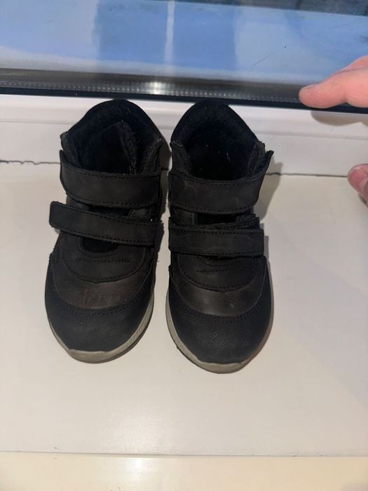 Продам детские ботинки.