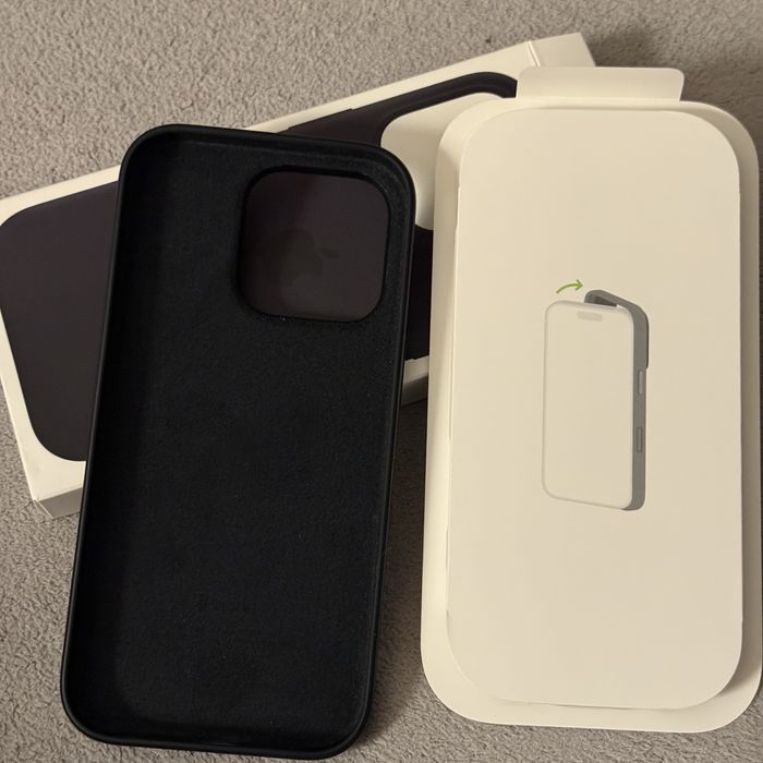 Оригинален  силиконов кейс за iphone 16 pro с маг сейф