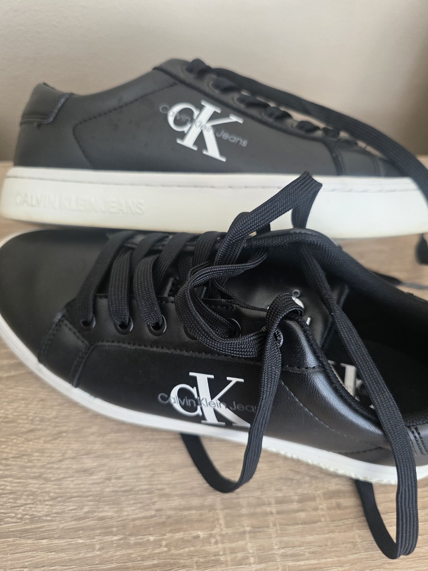 Обувки nike, calvin klein и guess