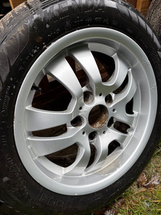 vand jante cu caucicuri de iarna