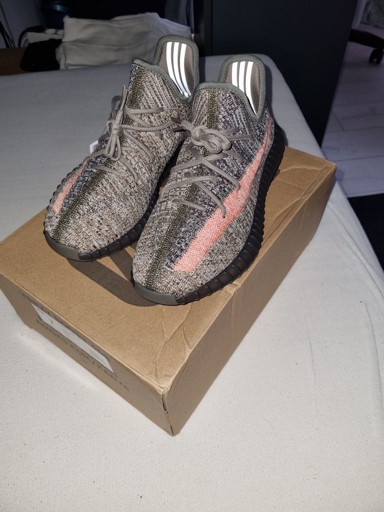 Yeezy boost 350 V2 marimea 40