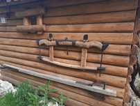 Protap din lemn carute juguri din lemn vechi rustice