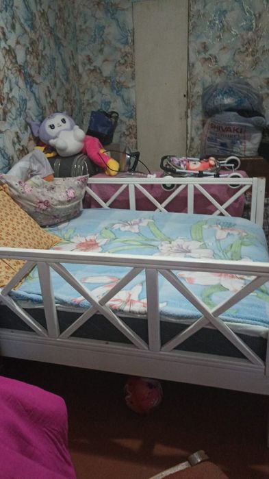 Кровать подростковая , шикарная