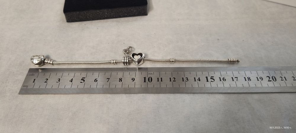 Гривна Pandora с два талисмана