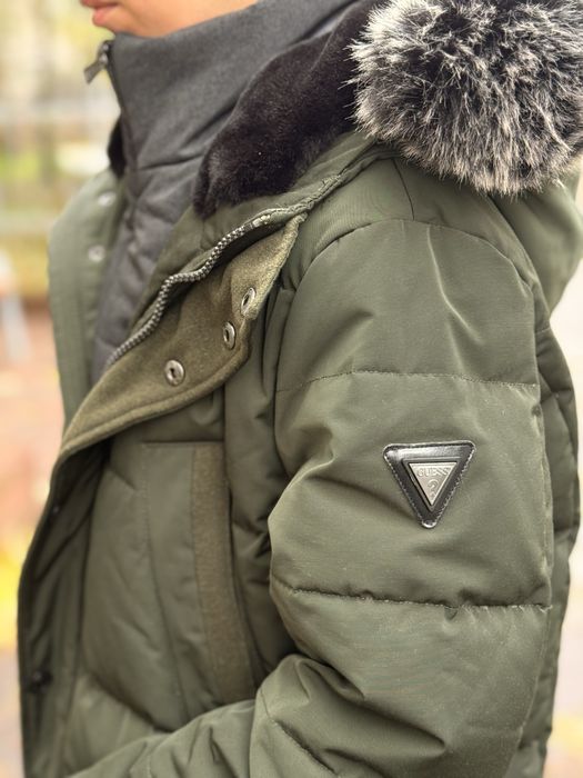 Geaca de iarna Guess - puf de gasca - aproape noua