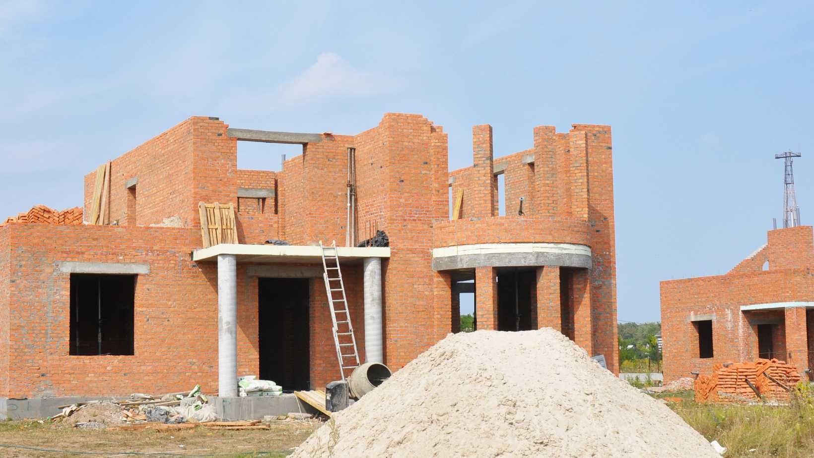 Firma constructii case la rosu/gri/cheie