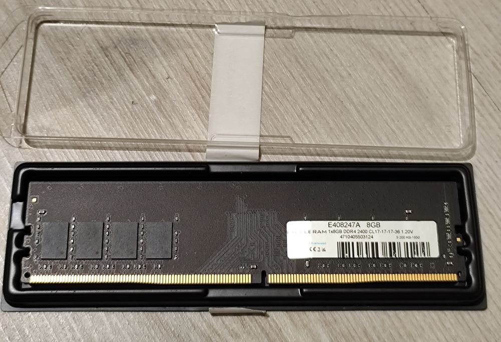 Vând memorii PC 8G DDR 4 si DDR 3 (sigilate)