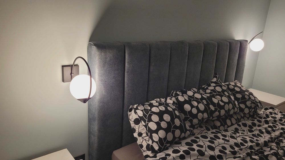 2 veioze aplicate cu abajur de sticla alb mat, becuri incluse