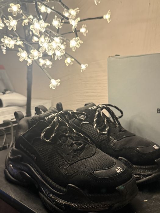 Balenciaga 40 black