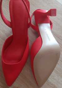 Pantofi roșu Stradivarius