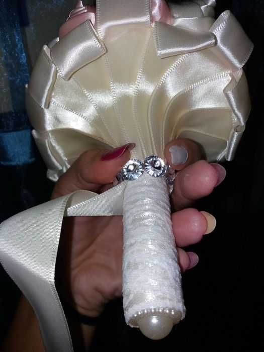 Buchet de mireasa/nasa cu brose si flori din satin