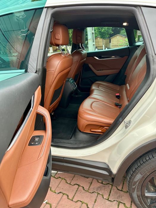 Maserati Levante Vând/ schimb Levante 3.0 benzină/4x4/perne