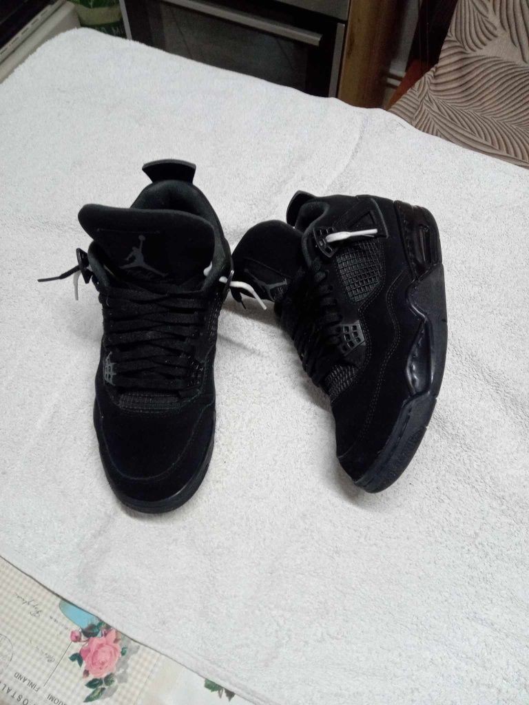 Jordan 4 full black