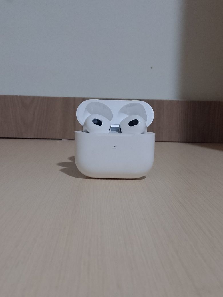 Продаю airpods 3