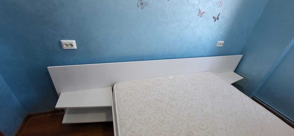 Pat alb de vânzare – include saltea cu două fețe vară/iarnă – 2500 RON