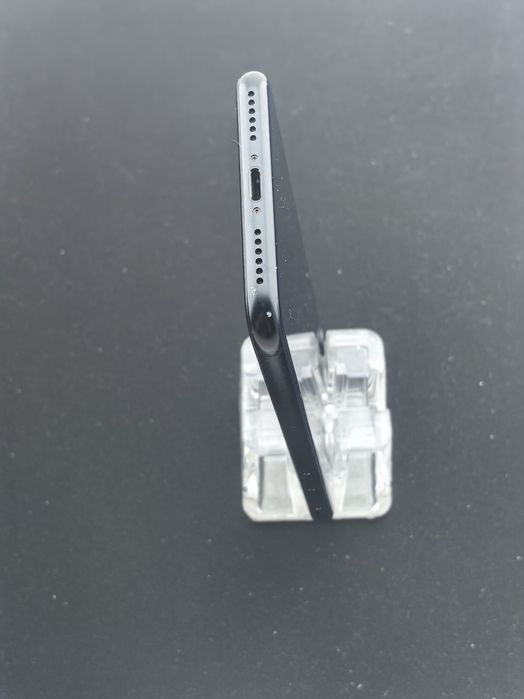 Apple iPhone SE3 64gb ID-yhl666