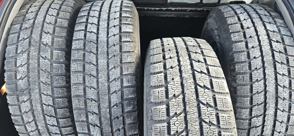 225/70/16 toyo зимни гуми с мек протектор 4 броя за SUV