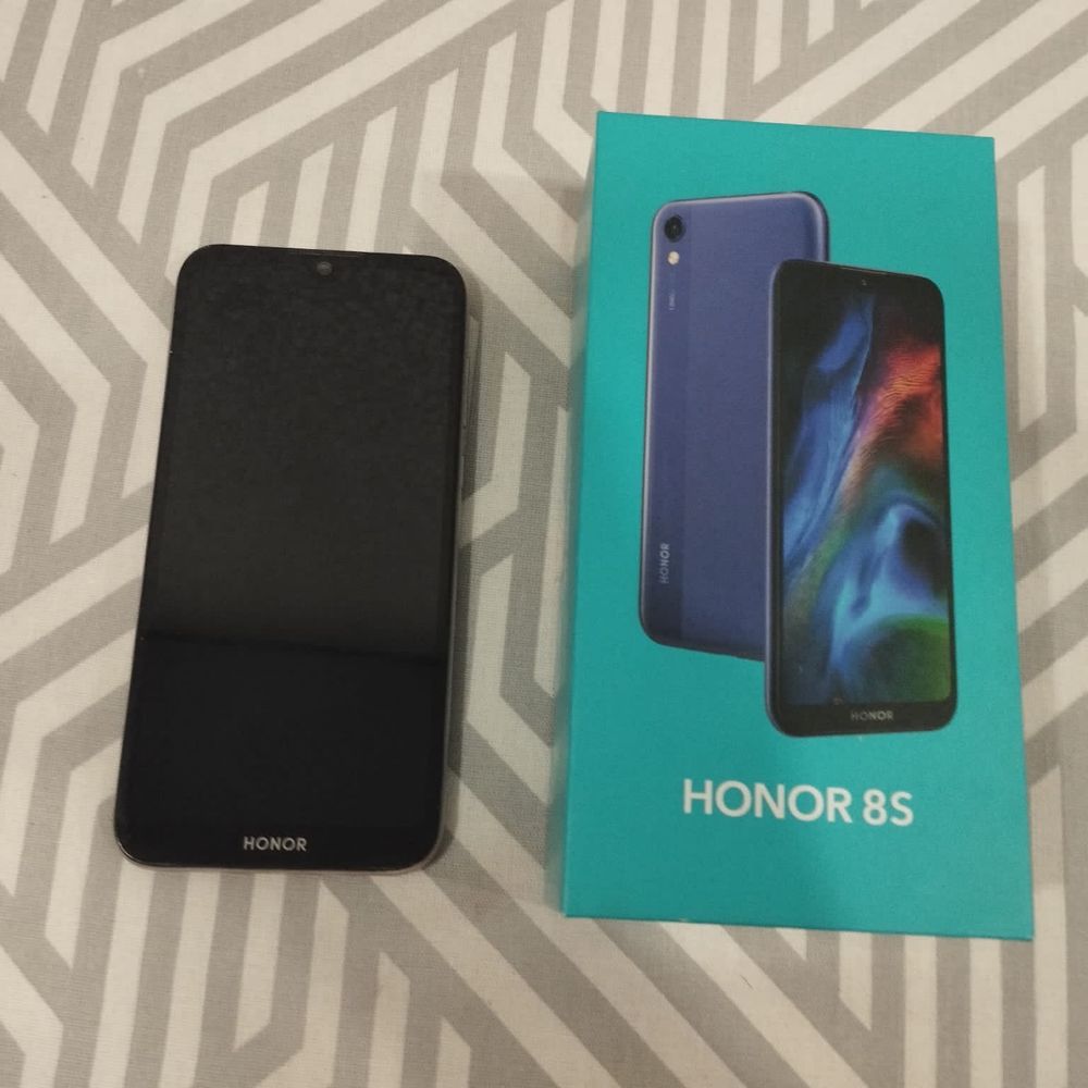 Телефон Honor 8S