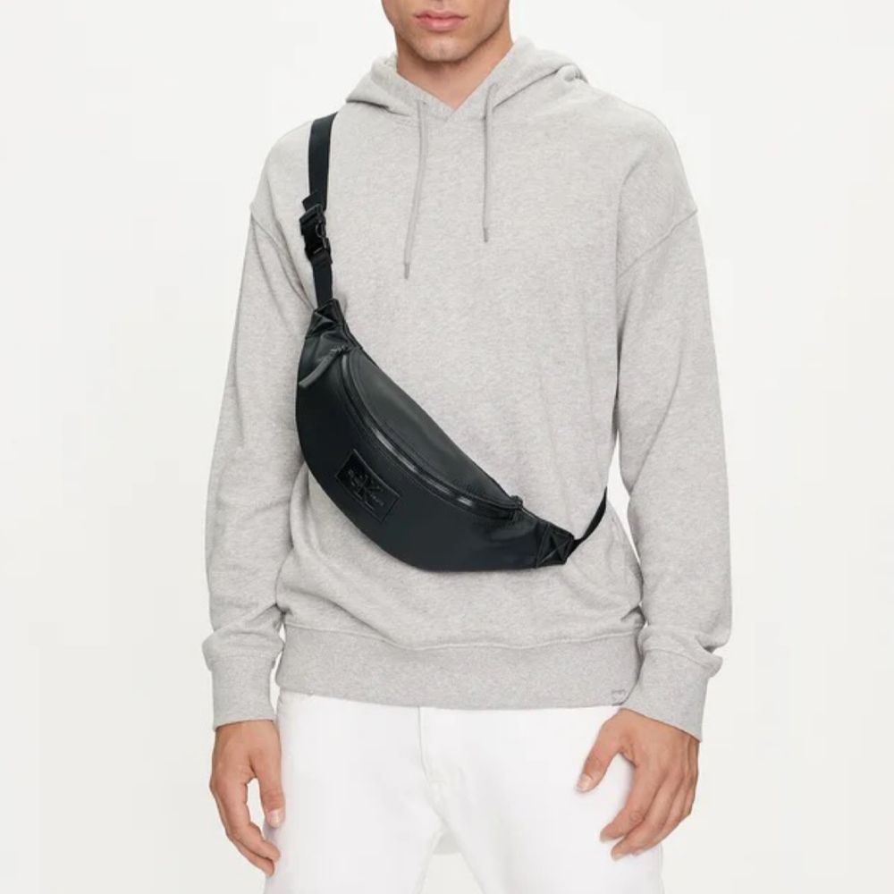 Оригинална мъжка чанта банан Calvin Klein K50K512024