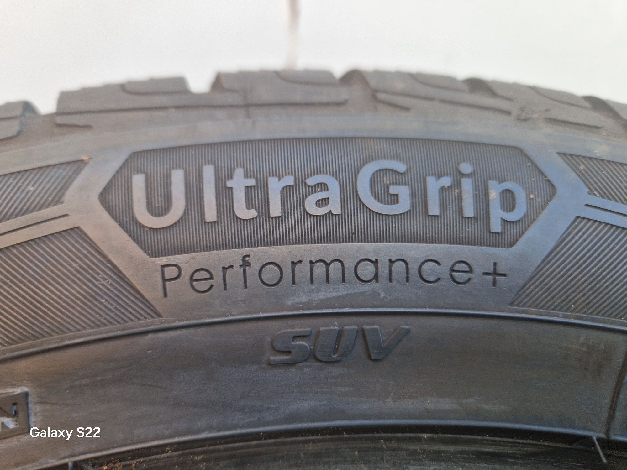 GOOD YEAR ULTRA GRIP Performance + SUV. 225/55/18, ДОТ 2324, на около