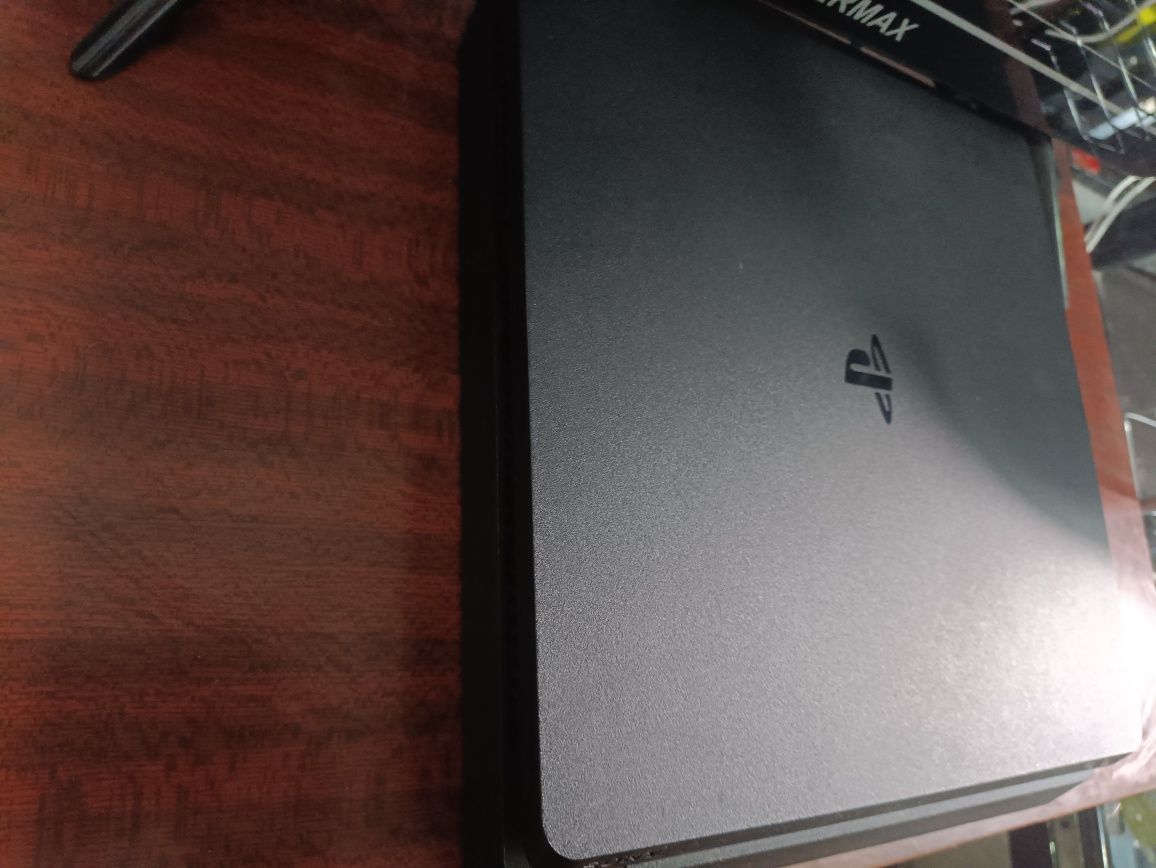 playstation 4 slim почти новый