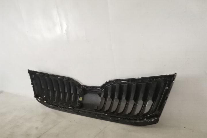 Grila Centrala Originala In Stare Buna Skoda  Octavia  3 [facelift] [2