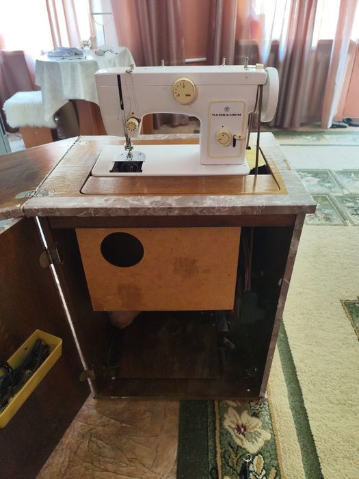Продам швейную машинку