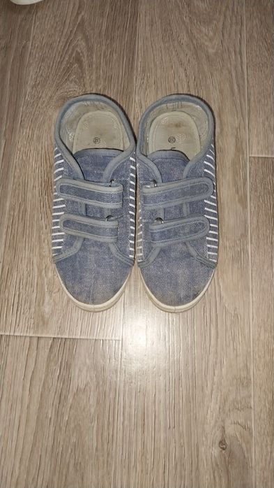 Продам детскую обувь