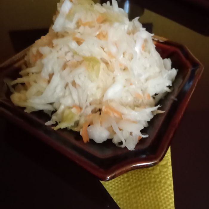 Домашняя хрустящая из домашней капусты мегатон , морковь, осталось нем