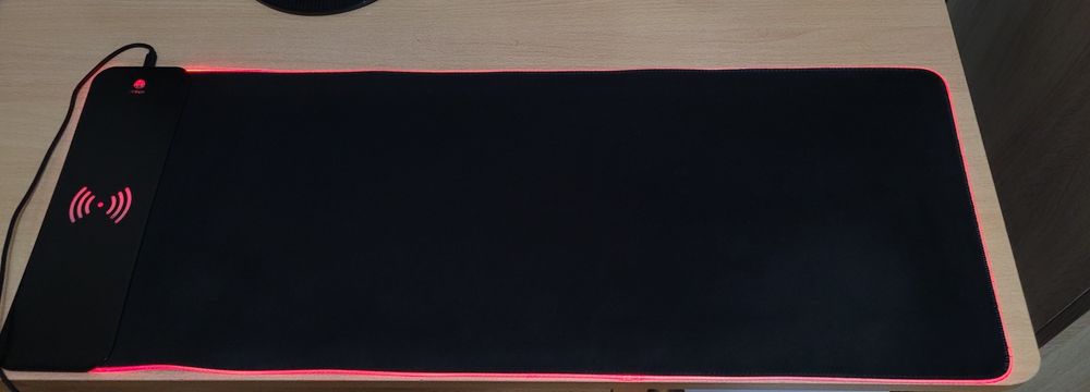Продам коврик для мыши/клавиатуры с подсветкой и  беспроводной зарядко