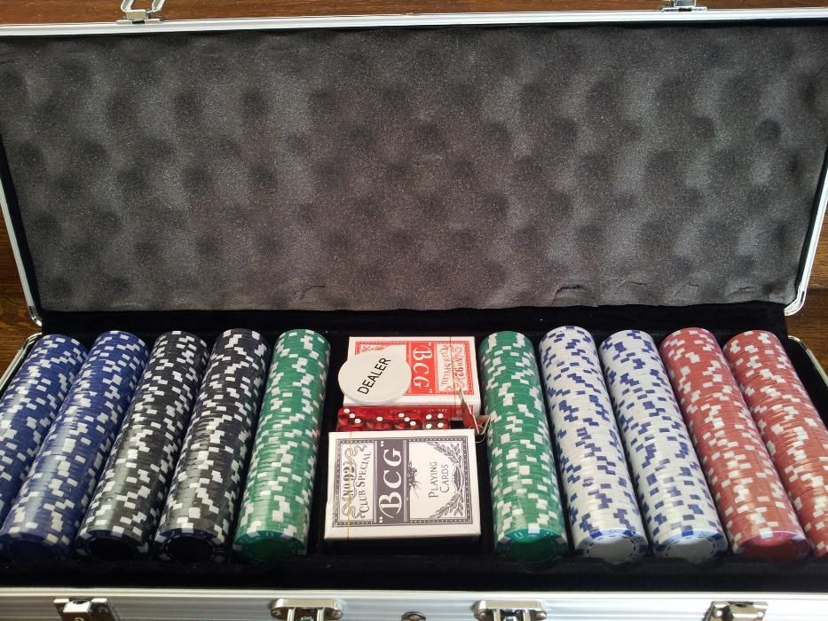 Set poker 500 cu jetoane neimprimate. 11.5 g. Cutie de aluminiu. Nou!