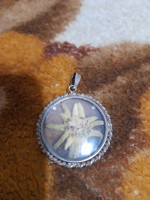 Vând pandantiv argint 925 cu floare de colt și cercei și pandantiv arg