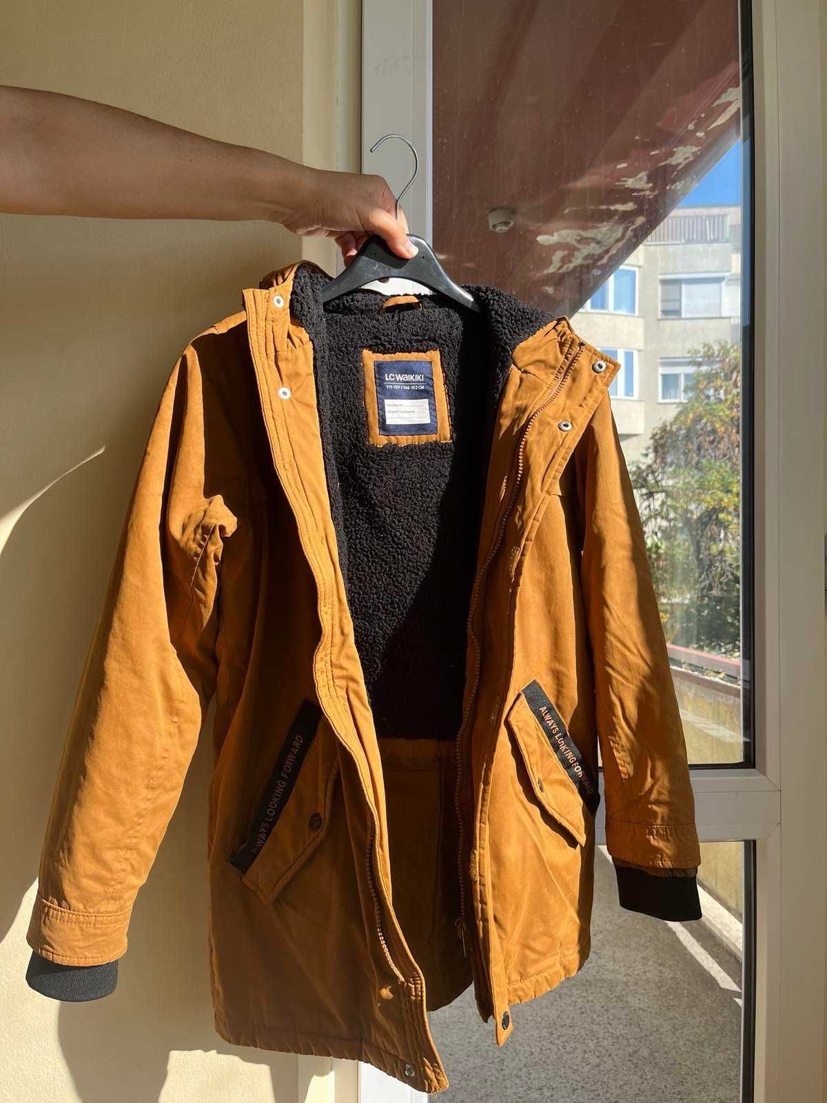 Lc Waikiki зимна шуба с качулка за момче 146/152 см + подарък чорапи