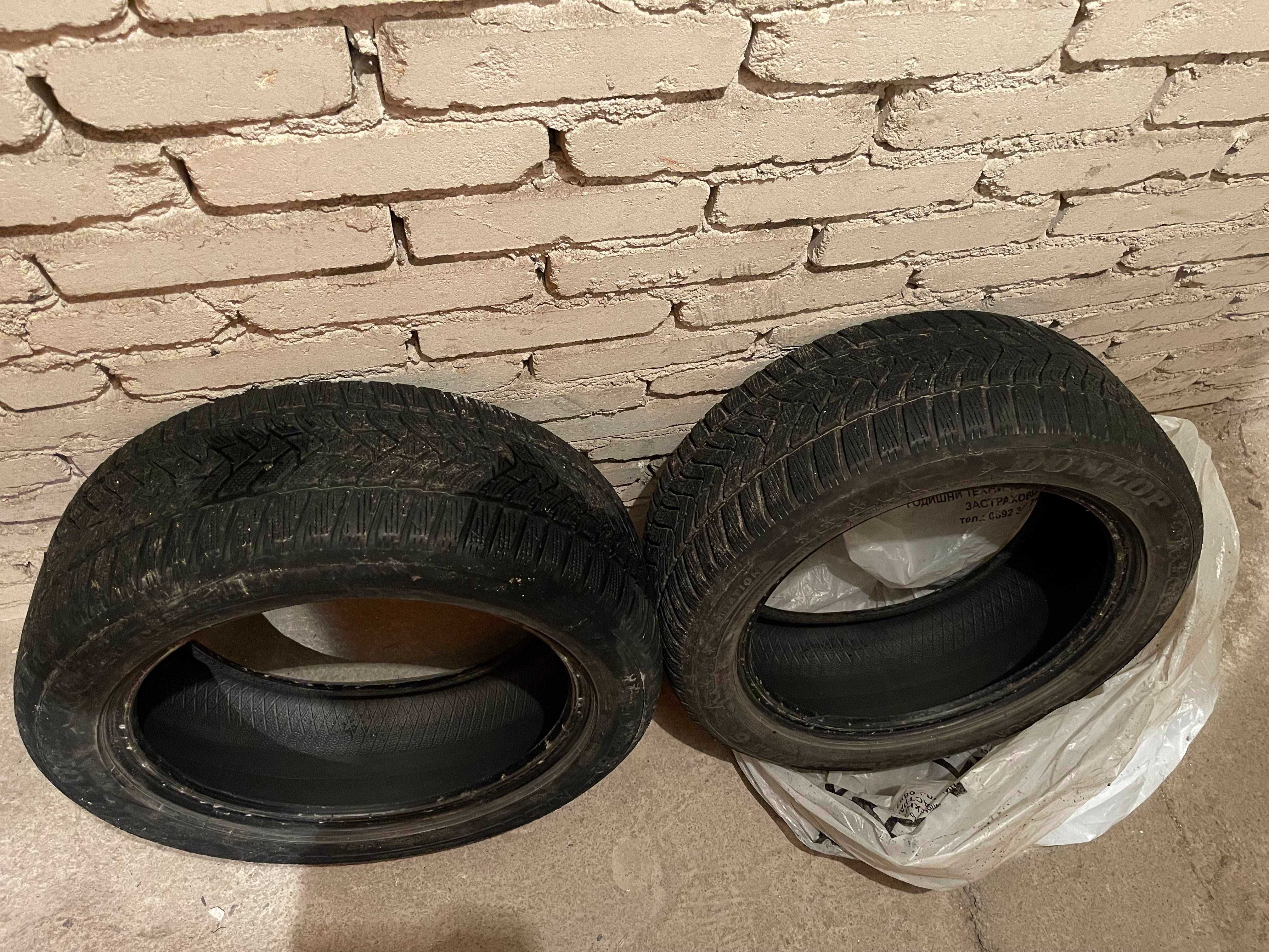 Два броя зимни гуми Dunlop 225/50/17