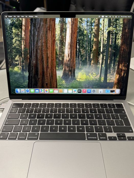 Продавам MacBook AIR M3 2024