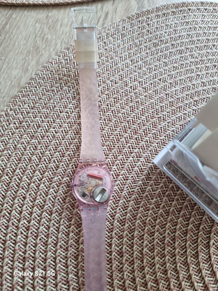 Часовник Swatch- дамски/ детски