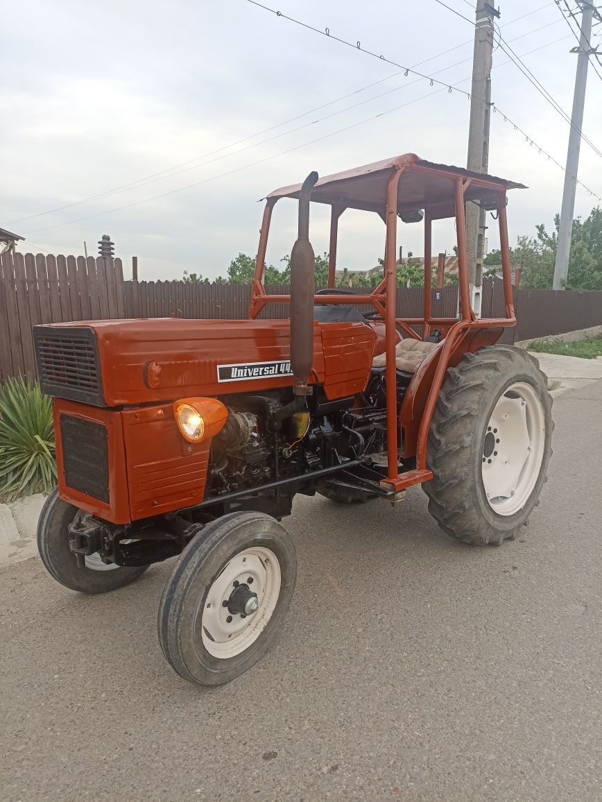 Vând tractor vr445