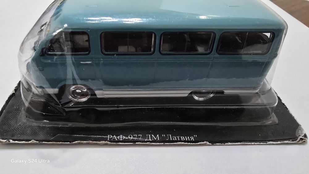 Продам модель авто Раф 977