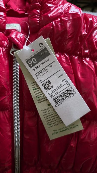 Детско червено яке с качулка United Colors of Benetton