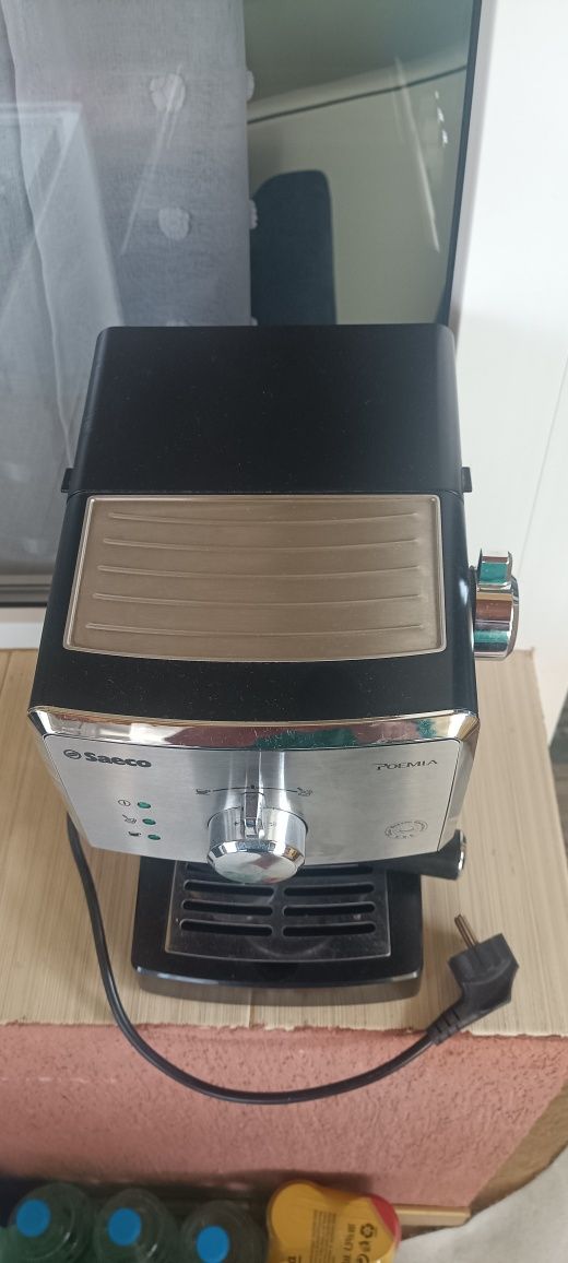 Продавам кафемашина Saeco Poemia, много запазена.
