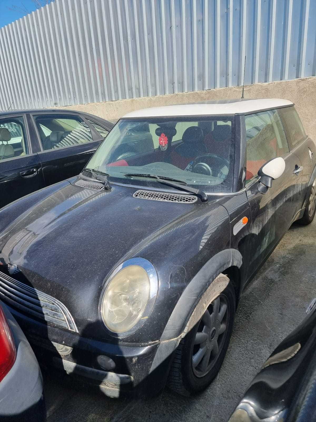 Dezmembrez Mini Cooper, 2003, Benzina