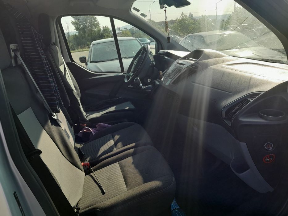 Vând ford tranzit custome lung 9 locuri,motor 2,2 model cu portbagaj l