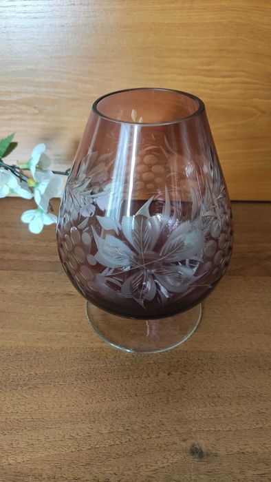 Голяма чаша за коняк от цветен кристал