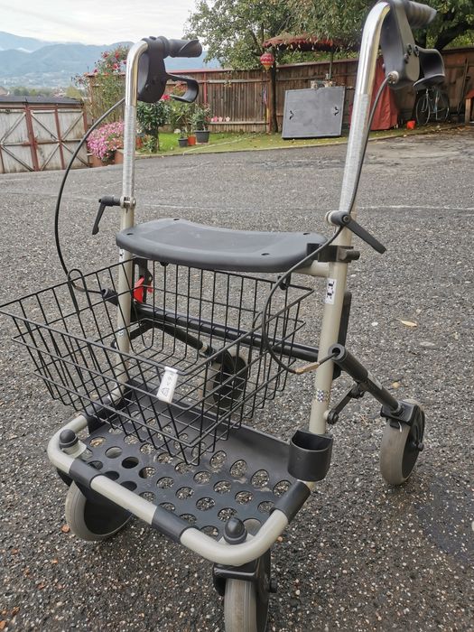 cadru de mers cu roti rolator