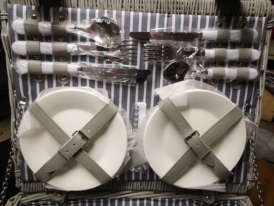 Кейс-чемоданчик для пикника