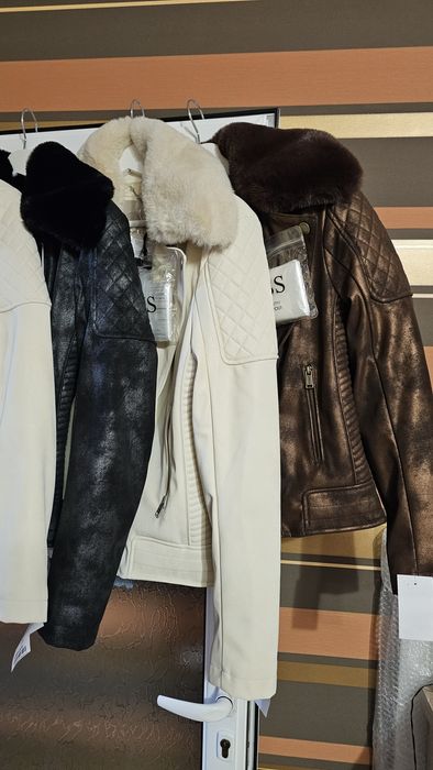 Зимно яке Guess ново