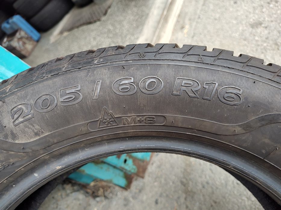 Продавам 2бр. Зимни гуми 205/60/16 Sava