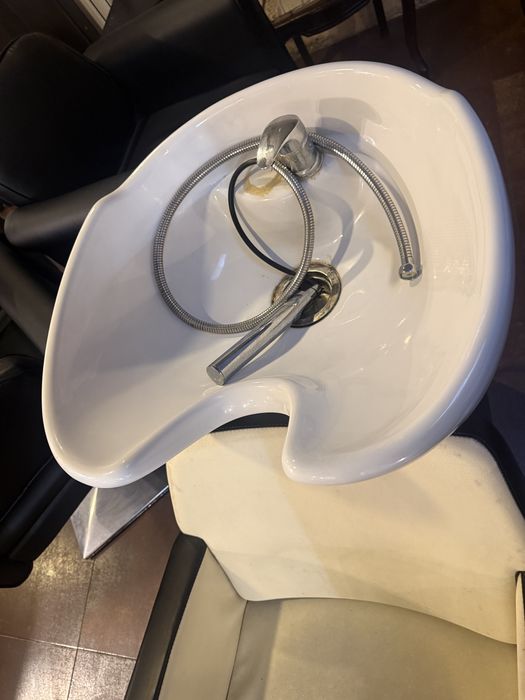 Vand 4 scaune coafor si 2 scafe