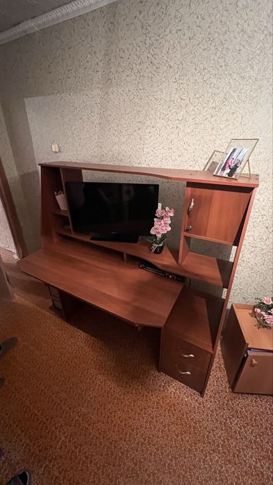 Продам компьютерный стол