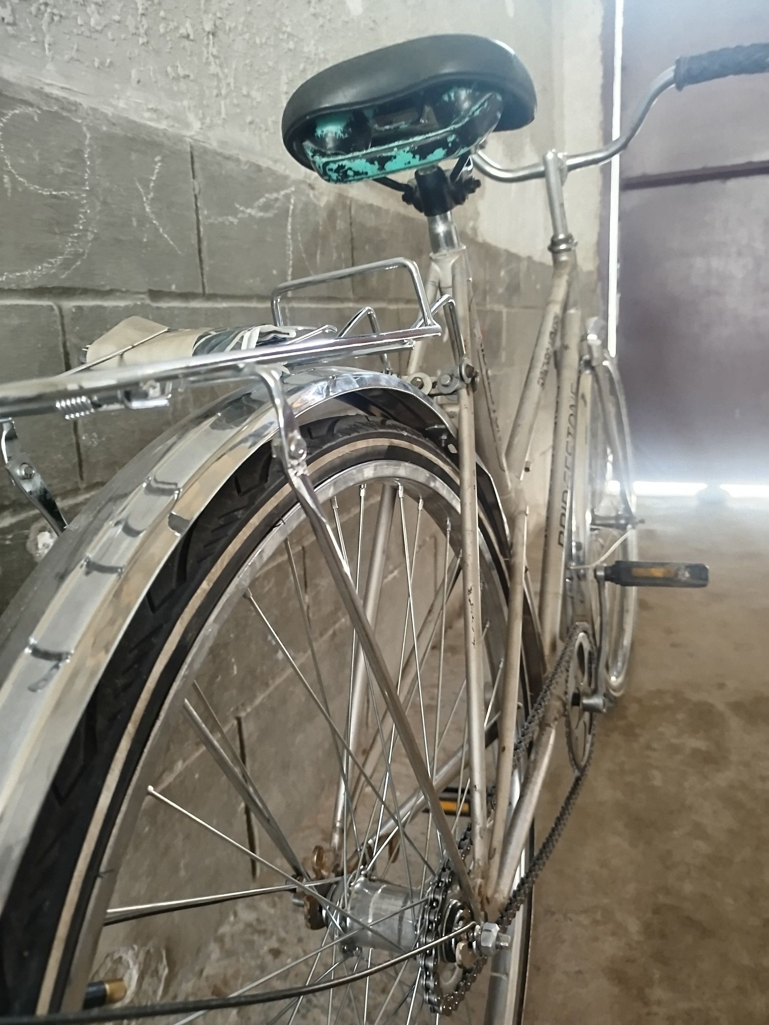 Velosapet sotiladi
